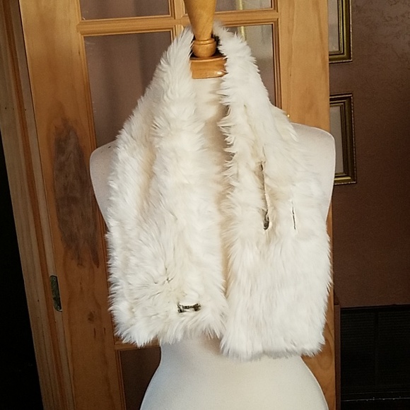 Faux fur scarf - Picture 2 of 4
